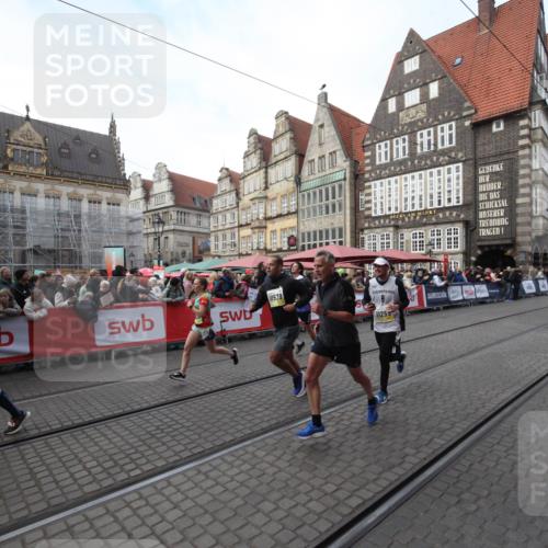 05.10.2025 - 20. swb-Marathon Bremen Yannick Fuchs http://msf.ph/oto/9306749 05.10.2025 10:53:09 Ziel 9650, 10128, 10539, 11259, 11300, 11398, 11411 meine-sportfotos.de