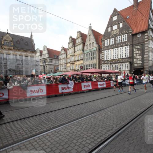 05.10.2025 - 20. swb-Marathon Bremen Yannick Fuchs http://msf.ph/oto/9306779 05.10.2025 10:53:20 Ziel 9956, 10806, 10958, 10993, 11175, 11377, 11510, 11512 meine-sportfotos.de