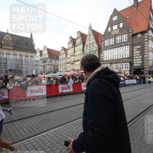 05.10.2025 - 20. swb-Marathon Bremen Yannick Fuchs http://msf.ph/oto/9306792 05.10.2025 10:53:23 Ziel 7251, 9263, 9539, 9956, 10317, 10806, 10993, 11174, 11175, 11510 meine-sportfotos.de
