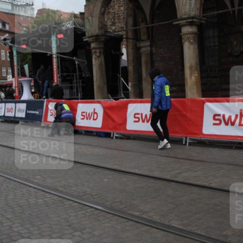 05.10.2025 - 20. swb-Marathon Bremen Yannick Fuchs http://msf.ph/oto/9306797 05.10.2025 12:00:47 Ziel  meine-sportfotos.de