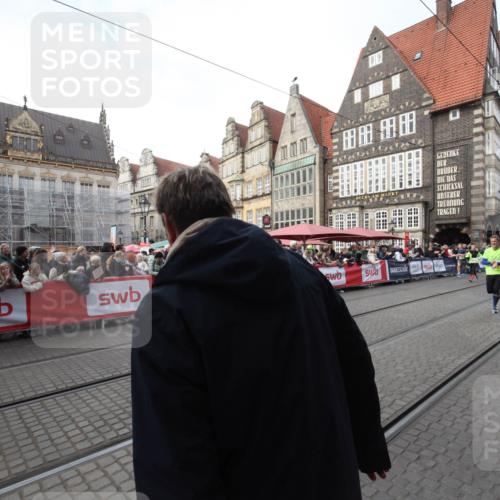 05.10.2025 - 20. swb-Marathon Bremen Yannick Fuchs http://msf.ph/oto/9306798 05.10.2025 10:53:24 Ziel 7193, 7251, 9263, 9539, 9717, 10057, 10317, 10993, 11174, 11175 meine-sportfotos.de