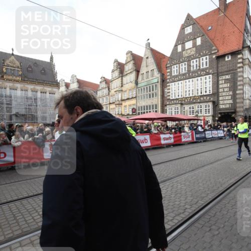 05.10.2025 - 20. swb-Marathon Bremen Yannick Fuchs http://msf.ph/oto/9306800 05.10.2025 10:53:24 Ziel 7193, 7251, 9263, 9539, 9717, 10057, 10317, 10993, 11174, 11175 meine-sportfotos.de
