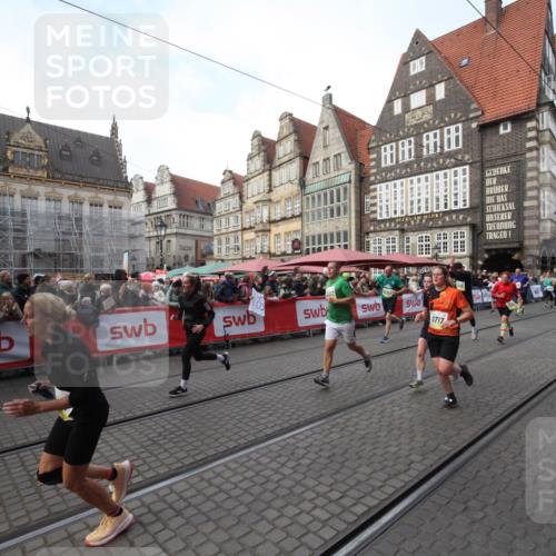 05.10.2025 - 20. swb-Marathon Bremen Yannick Fuchs http://msf.ph/oto/9306811 05.10.2025 10:53:29 Ziel 7193, 7251, 9717, 9868, 9957, 10057, 10302, 10335, 10369, 10468, 10655, 10934, 11174, 11545, 11616, 11716 meine-sportfotos.de
