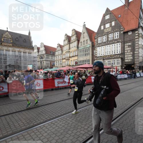 05.10.2025 - 20. swb-Marathon Bremen Yannick Fuchs http://msf.ph/oto/9306822 05.10.2025 10:53:33 Ziel 9957, 10369, 10468, 10655, 10934, 11545, 11716 meine-sportfotos.de
