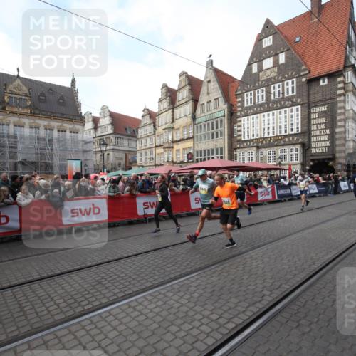 05.10.2025 - 20. swb-Marathon Bremen Yannick Fuchs http://msf.ph/oto/9306830 05.10.2025 10:53:40 Ziel 9238, 9461, 9464, 9569, 10310, 10642, 10925, 11046, 11246 meine-sportfotos.de