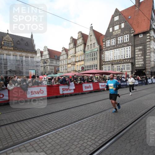 05.10.2025 - 20. swb-Marathon Bremen Yannick Fuchs http://msf.ph/oto/9306838 05.10.2025 10:53:43 Ziel 10310, 10642, 10925, 11046, 11246 meine-sportfotos.de