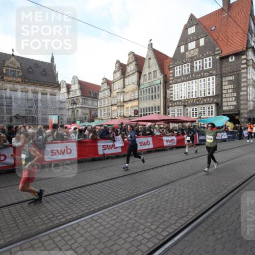 05.10.2025 - 20. swb-Marathon Bremen Yannick Fuchs http://msf.ph/oto/9306847 05.10.2025 10:53:49 Ziel 9494, 9934, 10020, 10416, 10906, 10966, 11141, 11383 meine-sportfotos.de