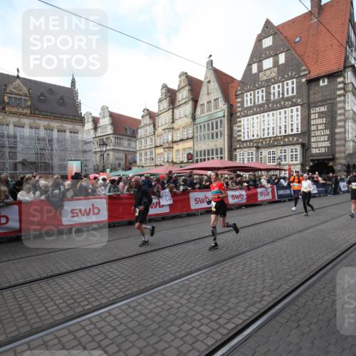 05.10.2025 - 20. swb-Marathon Bremen Yannick Fuchs http://msf.ph/oto/9306853 05.10.2025 10:53:51 Ziel 9494, 9934, 10416, 10906, 10966, 11141, 11383 meine-sportfotos.de