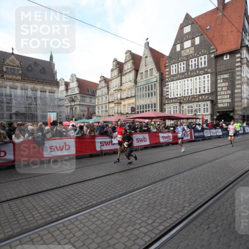 05.10.2025 - 20. swb-Marathon Bremen Yannick Fuchs http://msf.ph/oto/9306862 05.10.2025 10:53:56 Ziel 9456, 9701, 10046, 10616, 10696, 11445, 11533 meine-sportfotos.de