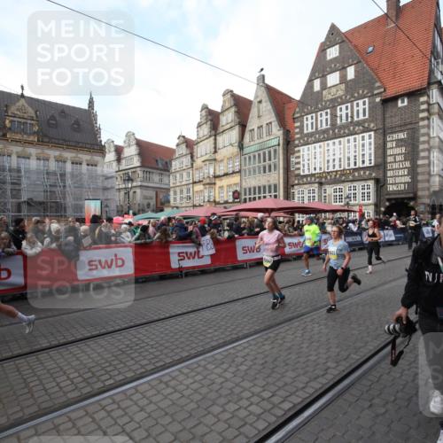 05.10.2025 - 20. swb-Marathon Bremen Yannick Fuchs http://msf.ph/oto/9306868 05.10.2025 10:53:59 Ziel 9456, 9548, 9701, 10046, 10163, 10484, 10616, 10785, 11152, 11533 meine-sportfotos.de