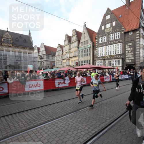 05.10.2025 - 20. swb-Marathon Bremen Yannick Fuchs http://msf.ph/oto/9306870 05.10.2025 10:53:59 Ziel 9456, 9548, 9701, 10046, 10163, 10484, 10616, 10785, 11152, 11533 meine-sportfotos.de