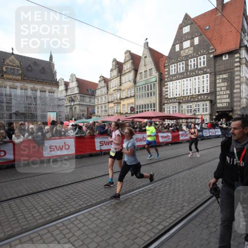 05.10.2025 - 20. swb-Marathon Bremen Yannick Fuchs http://msf.ph/oto/9306871 05.10.2025 10:53:59 Ziel 9456, 9548, 9701, 10046, 10163, 10484, 10616, 10785, 11152, 11533 meine-sportfotos.de