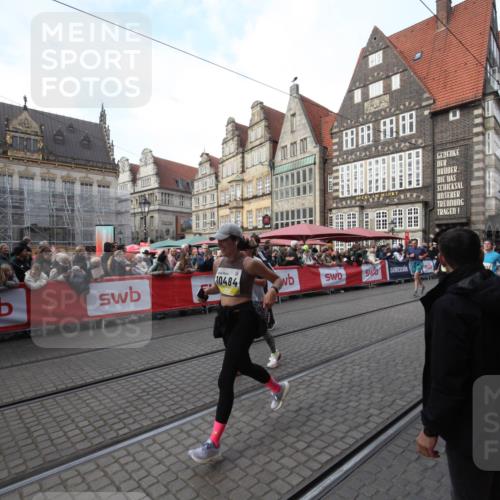 05.10.2025 - 20. swb-Marathon Bremen Yannick Fuchs http://msf.ph/oto/9306879 05.10.2025 10:54:03 Ziel 9313, 9548, 9835, 10075, 10163, 10484, 10785, 11152, 11339, 11593 meine-sportfotos.de