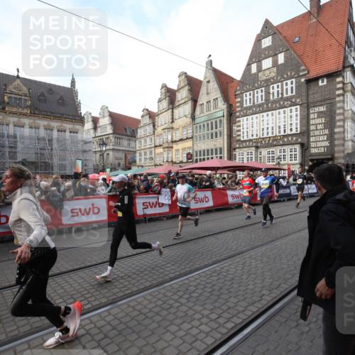 05.10.2025 - 20. swb-Marathon Bremen Yannick Fuchs http://msf.ph/oto/9306899 05.10.2025 10:54:08 Ziel 9520, 9807, 9835, 10019, 10075, 10631, 10662, 11151, 11303, 11339, 11432, 11593 meine-sportfotos.de