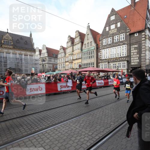 05.10.2025 - 20. swb-Marathon Bremen Yannick Fuchs http://msf.ph/oto/9306903 05.10.2025 10:54:10 Ziel 9520, 9807, 10019, 10631, 10662, 11151, 11303, 11347, 11432 meine-sportfotos.de