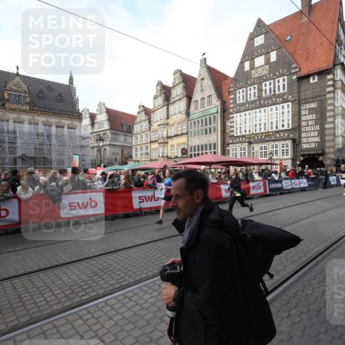 05.10.2025 - 20. swb-Marathon Bremen Yannick Fuchs http://msf.ph/oto/9306907 05.10.2025 10:54:13 Ziel 9402, 9900, 9935, 11151, 11347 meine-sportfotos.de