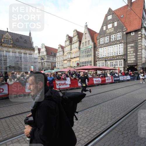05.10.2025 - 20. swb-Marathon Bremen Yannick Fuchs http://msf.ph/oto/9306909 05.10.2025 10:54:14 Ziel 9402, 9900, 9935, 11151, 11203, 11347 meine-sportfotos.de