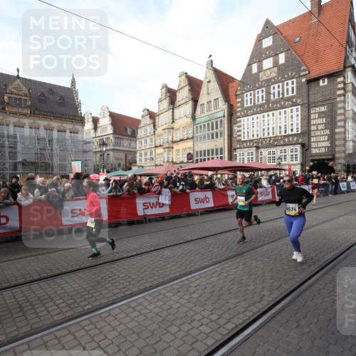 05.10.2025 - 20. swb-Marathon Bremen Yannick Fuchs http://msf.ph/oto/9306919 05.10.2025 10:54:21 Ziel 9574, 10234, 10402, 10533, 10915, 11449 meine-sportfotos.de