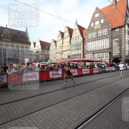 05.10.2025 - 20. swb-Marathon Bremen Yannick Fuchs http://msf.ph/oto/9306922 05.10.2025 10:54:23 Ziel 10402, 10915, 11040 meine-sportfotos.de