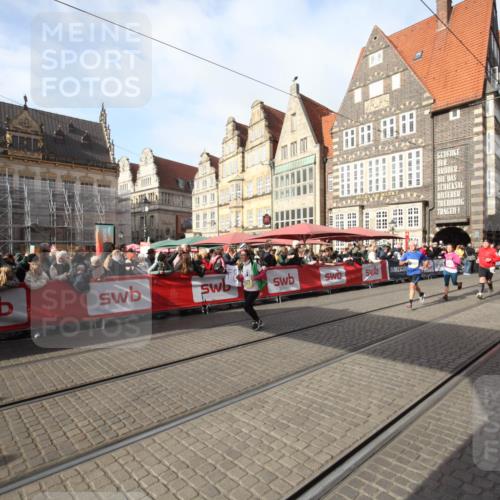 05.10.2025 - 20. swb-Marathon Bremen Yannick Fuchs http://msf.ph/oto/9306932 05.10.2025 10:54:31 Ziel 9392, 9633, 10032, 10097, 10810, 11271 meine-sportfotos.de
