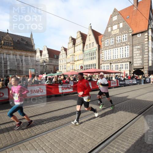 05.10.2025 - 20. swb-Marathon Bremen Yannick Fuchs http://msf.ph/oto/9306942 05.10.2025 10:54:33 Ziel 9392, 9633, 10032, 10097, 10178, 10810, 11045, 11089 meine-sportfotos.de