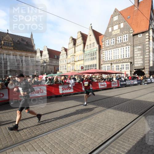 05.10.2025 - 20. swb-Marathon Bremen Yannick Fuchs http://msf.ph/oto/9306963 05.10.2025 10:54:44 Ziel 10007, 10174, 11321, 11694 meine-sportfotos.de