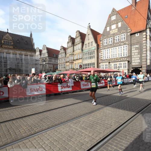 05.10.2025 - 20. swb-Marathon Bremen Yannick Fuchs http://msf.ph/oto/9306966 05.10.2025 10:54:48 Ziel 8326, 9282, 9295, 9591, 9754, 9776, 10007 meine-sportfotos.de