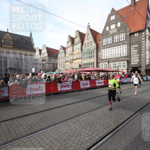 05.10.2025 - 20. swb-Marathon Bremen Yannick Fuchs http://msf.ph/oto/9306996 05.10.2025 10:55:01 Ziel 9427, 9570, 10231, 11320, 11470, 11507, 11523 meine-sportfotos.de
