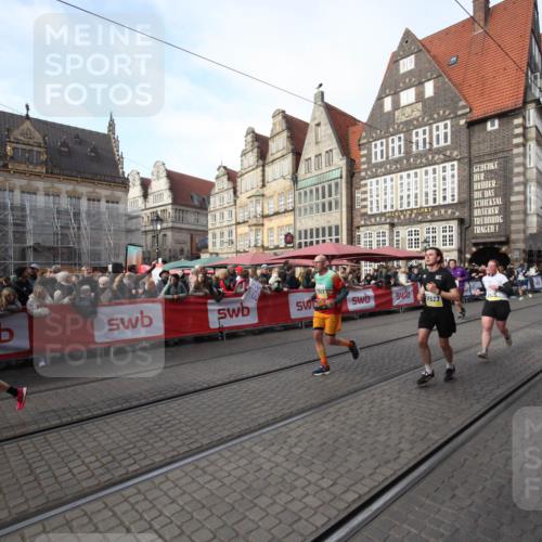 05.10.2025 - 20. swb-Marathon Bremen Yannick Fuchs http://msf.ph/oto/9307007 05.10.2025 10:55:05 Ziel 9475, 9791, 11320, 11363, 11507, 11523 meine-sportfotos.de