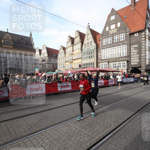 05.10.2025 - 20. swb-Marathon Bremen Yannick Fuchs http://msf.ph/oto/9307028 05.10.2025 10:55:12 Ziel 9176, 10014, 10034, 10180, 10307, 10920, 11317 meine-sportfotos.de