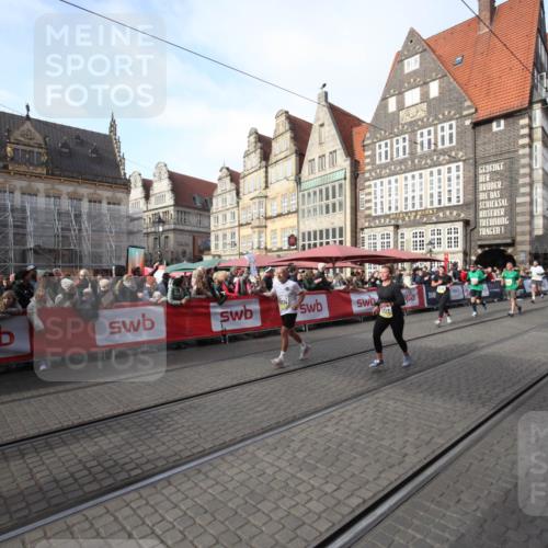 05.10.2025 - 20. swb-Marathon Bremen Yannick Fuchs http://msf.ph/oto/9307030 05.10.2025 10:55:14 Ziel 9176, 9318, 10003, 10034, 10180, 10307, 10326, 11317 meine-sportfotos.de