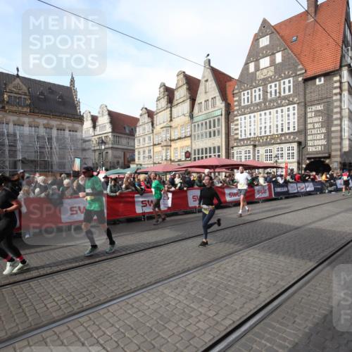 05.10.2025 - 20. swb-Marathon Bremen Yannick Fuchs http://msf.ph/oto/9307042 05.10.2025 10:55:18 Ziel 9176, 9318, 9881, 10003, 10326, 11042, 11140 meine-sportfotos.de