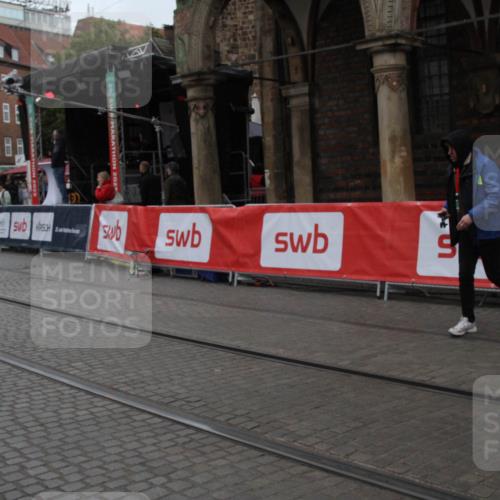 05.10.2025 - 20. swb-Marathon Bremen Yannick Fuchs http://msf.ph/oto/9307077 05.10.2025 12:01:54 Ziel  meine-sportfotos.de
