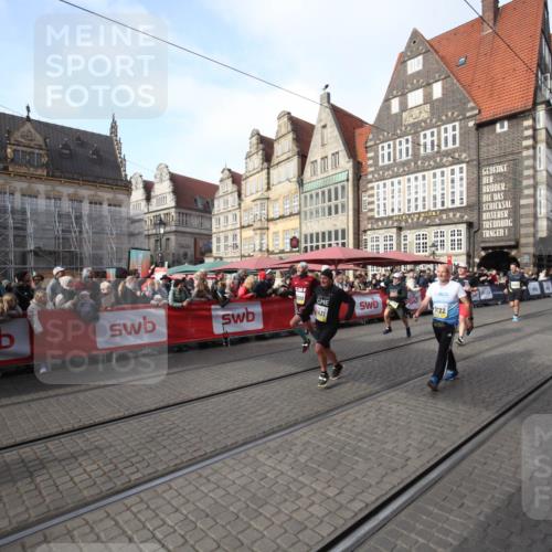 05.10.2025 - 20. swb-Marathon Bremen Yannick Fuchs http://msf.ph/oto/9307078 05.10.2025 10:55:29 Ziel 9722, 9902, 10256, 10260, 11380, 11431 meine-sportfotos.de