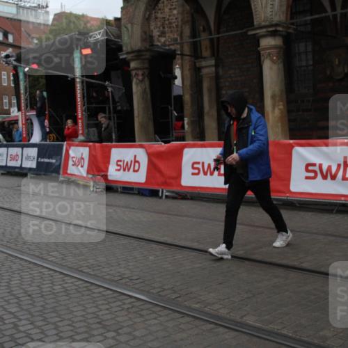 05.10.2025 - 20. swb-Marathon Bremen Yannick Fuchs http://msf.ph/oto/9307086 05.10.2025 12:01:55 Ziel  meine-sportfotos.de
