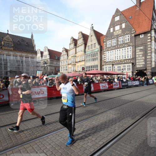 05.10.2025 - 20. swb-Marathon Bremen Yannick Fuchs http://msf.ph/oto/9307089 05.10.2025 10:55:32 Ziel 9722, 9856, 9902, 10111, 10256, 11025, 11197 meine-sportfotos.de