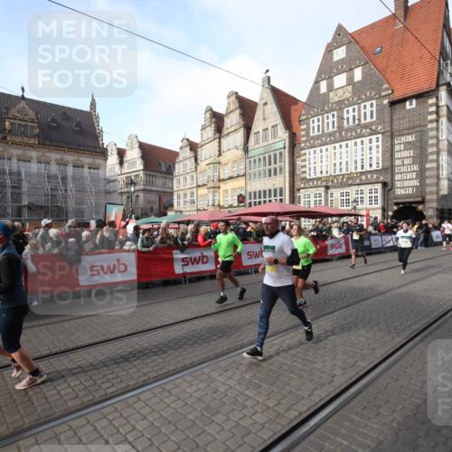 05.10.2025 - 20. swb-Marathon Bremen Yannick Fuchs http://msf.ph/oto/9307098 05.10.2025 10:55:36 Ziel 9492, 9856, 10111, 10262, 10745, 10757, 11025, 11197 meine-sportfotos.de