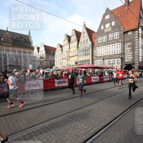 05.10.2025 - 20. swb-Marathon Bremen Yannick Fuchs http://msf.ph/oto/9307114 05.10.2025 10:55:42 Ziel 7165, 9195, 9197, 9492, 9720, 10107, 10195, 10475, 10755, 10757, 10909, 11081, 11588 meine-sportfotos.de