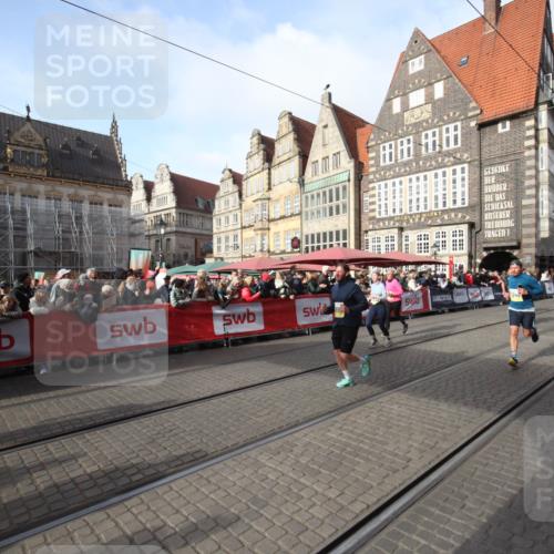 05.10.2025 - 20. swb-Marathon Bremen Yannick Fuchs http://msf.ph/oto/9307152 05.10.2025 10:55:53 Ziel 9521, 10253, 10385, 10610, 10653, 11052, 11249 meine-sportfotos.de