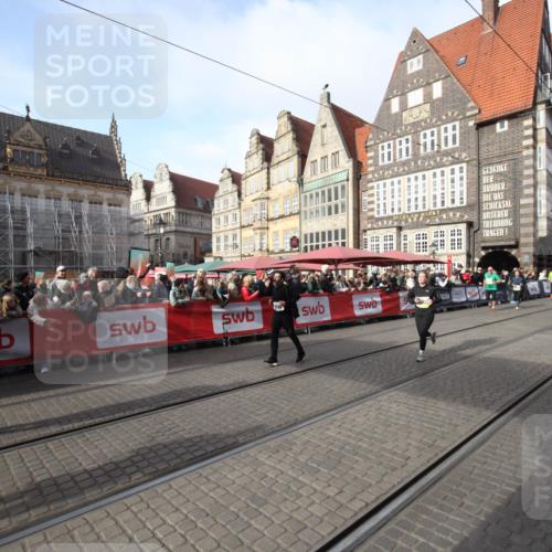 05.10.2025 - 20. swb-Marathon Bremen Yannick Fuchs http://msf.ph/oto/9307177 05.10.2025 10:56:02 Ziel 7147, 9871, 10015, 10654, 10758, 10921, 11148 meine-sportfotos.de