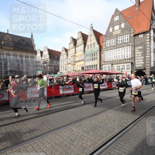 05.10.2025 - 20. swb-Marathon Bremen Yannick Fuchs http://msf.ph/oto/9307197 05.10.2025 10:56:08 Ziel 9541, 9950, 10006, 10015, 10394, 10641, 10664, 10675, 10959, 11095, 11148, 11626 meine-sportfotos.de