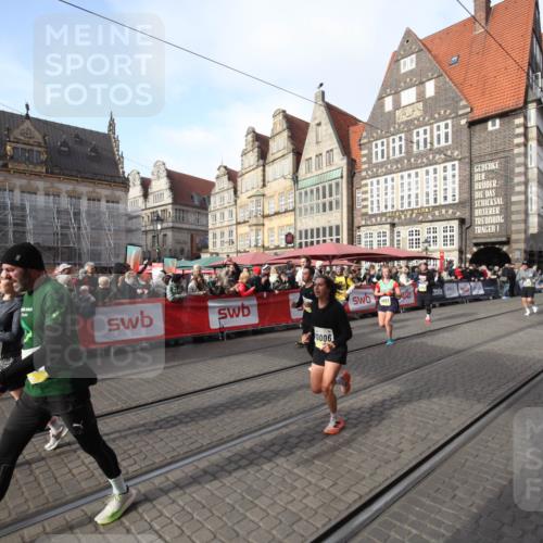 05.10.2025 - 20. swb-Marathon Bremen Yannick Fuchs http://msf.ph/oto/9307213 05.10.2025 10:56:13 Ziel 9811, 9968, 10006, 10009, 10664, 10989, 11095, 11366, 11620, 11630, 11693 meine-sportfotos.de