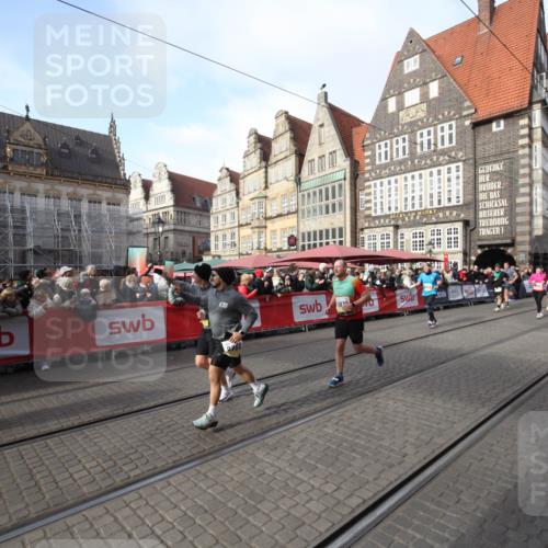 05.10.2025 - 20. swb-Marathon Bremen Yannick Fuchs http://msf.ph/oto/9307233 05.10.2025 10:56:17 Ziel 9258, 9855, 9968, 10989, 10992, 11364, 11366, 11630, 11741 meine-sportfotos.de