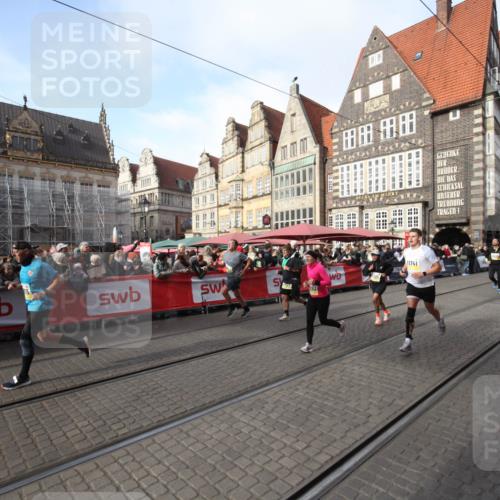 05.10.2025 - 20. swb-Marathon Bremen Yannick Fuchs http://msf.ph/oto/9307240 05.10.2025 10:56:20 Ziel 9258, 9855, 10196, 10992, 11364, 11554, 11741 meine-sportfotos.de