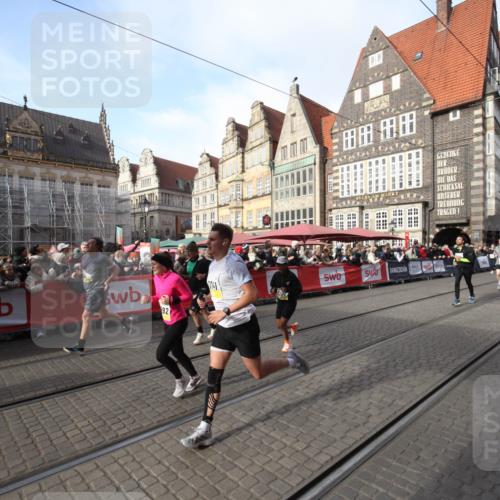 05.10.2025 - 20. swb-Marathon Bremen Yannick Fuchs http://msf.ph/oto/9307245 05.10.2025 10:56:21 Ziel 9258, 10196, 10992, 11364, 11554, 11741 meine-sportfotos.de