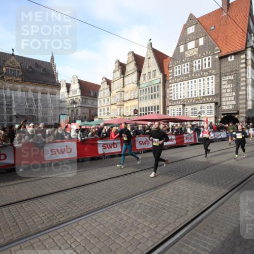 05.10.2025 - 20. swb-Marathon Bremen Yannick Fuchs http://msf.ph/oto/9307269 05.10.2025 10:56:30 Ziel 9424, 9783, 9790, 9932, 10005, 10179, 10387, 10546, 11723 meine-sportfotos.de