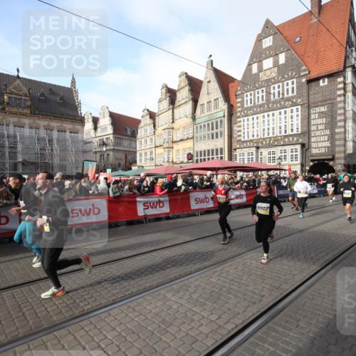 05.10.2025 - 20. swb-Marathon Bremen Yannick Fuchs http://msf.ph/oto/9307273 05.10.2025 10:56:31 Ziel 9424, 9783, 9790, 9932, 10005, 10179, 10387, 10546, 10648, 11253, 11571, 11723 meine-sportfotos.de