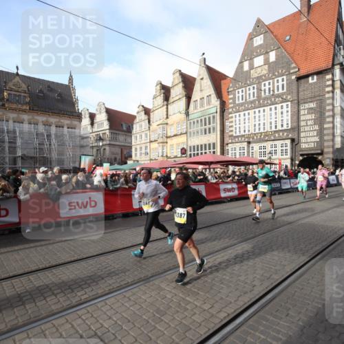 05.10.2025 - 20. swb-Marathon Bremen Yannick Fuchs http://msf.ph/oto/9307280 05.10.2025 10:56:33 Ziel 9790, 9932, 10005, 10179, 10387, 10546, 10648, 11100, 11253, 11571 meine-sportfotos.de