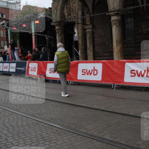 05.10.2025 - 20. swb-Marathon Bremen Yannick Fuchs http://msf.ph/oto/9307288 05.10.2025 12:03:07 Ziel  meine-sportfotos.de