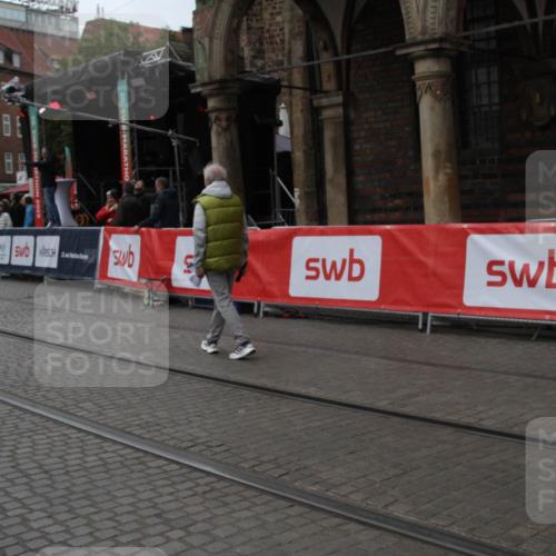 05.10.2025 - 20. swb-Marathon Bremen Yannick Fuchs http://msf.ph/oto/9307291 05.10.2025 12:03:08 Ziel  meine-sportfotos.de